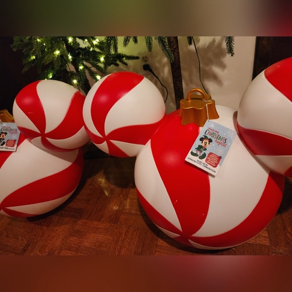 Disney Store Mickey Mouse Large Color Changing Holiday Icon Disney Parks 2024 - Picture 16 of 16